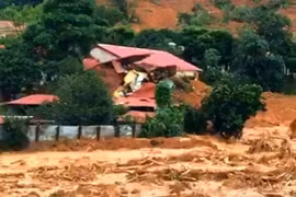 KHẨN CẤP cứu nạn vụ sạt lở nghiêm trọng, vùi lấp 22 cán bộ, chiến sĩ