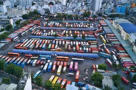 Xe khách đậu ở Bến xe Miền Đông dịp Tết Nguyên đán 2020.