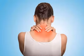 Ngồi máy tính nhiều dễ thoái hóa đốt sống cổ 