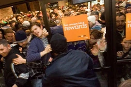 Ý nghĩa "đen tối" đằng sau ngày hội giảm giá Black Friday ở Mỹ