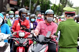 C06 nói gì về tình trạng ùn ứ khi thực hiện tờ khai y tế của Bộ Công an?