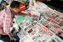 Phóng sự ảnh: Sạp báo giúp ta vững niềm tin!