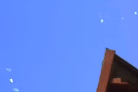 Xôn xao bầu trời xuất hiện nhiều vật thể lạ dị dạng