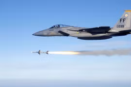 Không quân Mỹ thử nghiệm Hệ thống Kính ngắm Hồng ngoại phóng tên lửa AIM - 120