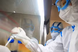 Ca dương tính với SARS-CoV-2 ở Hoàng Mai đã đi mua thuốc ở đường Giải Phóng