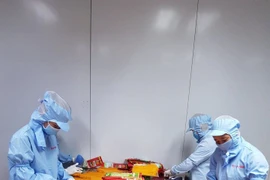 Bún dưa hấu, bánh tráng thanh long