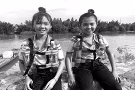 Áo phao cứu sinh từ chai nhựa phế thải