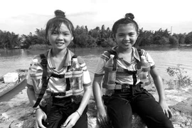 Áo phao cứu sinh từ chai nhựa phế thải