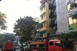 Cháy lớn tại quán karaoke phố Thi Sách