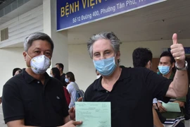 20 bệnh nhân nặng và nguy kịch của Bệnh viện Hồi sức Covid-19 đã xuất viện