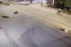 Nóng: Lao vào dải phân cách, tử vong tại chỗ