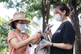 Mẹ có con thi tốt nghiệp THPT: 'Tôi dậy từ 3h, thấp thỏm không yên'