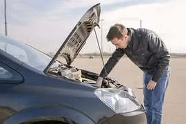 Làm gì khi ô tô khó nổ máy trong trời lạnh?