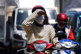 TP.HCM nắng nóng diện rộng, chỉ số UV ở mức gây hại rất cao