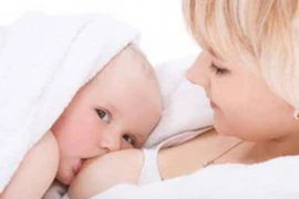 Mẹ giảm nguy cơ tim mạch khi cho con bú 