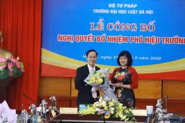 Công bố Nghị quyết bổ nhiệm Phó Hiệu trưởng Đại học Luật Hà Nội