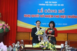 Công bố Nghị quyết bổ nhiệm Phó Hiệu trưởng Đại học Luật Hà Nội