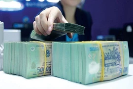 Chênh lệch lãi suất giữa huy động và tín dụng tiếp tục nới rộng