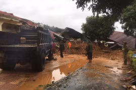 Những hình ảnh đầu tiên tại hiện trường vụ sạt lở đất vùi lấp 20 cán bộ, chiến sĩ ở Quảng Trị