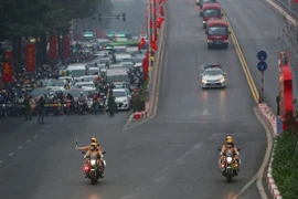 Hàng nghìn cảnh sát dẫn đoàn, phân luồng bảo vệ Đại hội Đảng