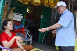 Những người “gỡ rối” cho khu phố