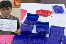 Đối tượng Lò Văn Chẩn và số ma túy thu giữ.