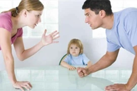 Nuôi con kiểu Tây, mẹ Việt nên xem xét lại