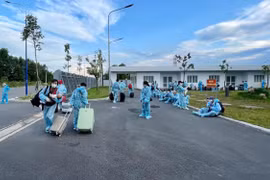 Nhiều người ở khu cách ly đe doạ bác sĩ