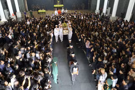 Lời nhắn nhủ đẫm nước mắt của anh trai Thứ trưởng giáo dục Lê Hải An