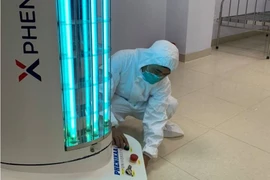 Robot khử khuẩn của trường đại học lên đường hỗ trợ Bắc Giang