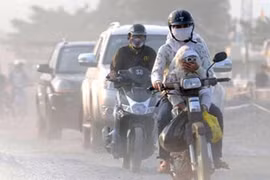 Không khí Hà Nội ở mức "báo động", khuyến cáo người dân hạn chế ra ngoài