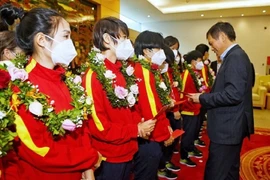 Đội tuyển bóng đá nữ đã về nước trong sự đón tiếp nồng nhiệt