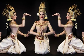 Trương Thị May diện trang phục truyền thống nhảy điệu Apsara