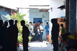 TP.HCM: Giải cứu bé trai 3 tuổi bị khống chế nhiều giờ