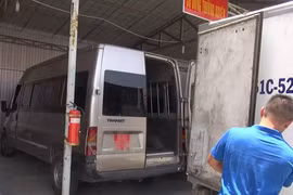 Xe biển đỏ chở hơn 2 tấn thịt trâu bốc mùi nồng nặc