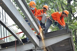 Lấn chiếm vỉa hè, chủ tòa nhà Saigon Centre mất mái che