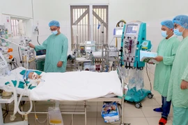 Bé gái bị viêm cơ tim tối cấp có biến chứng sốc tim được cứu sống