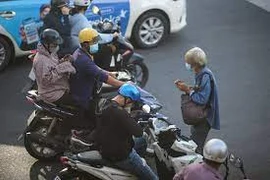 Tái xuất hiện ăn xin tại các giao lộ 