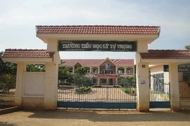 Đắk Lắk: Nhận bóng bay từ người lạ, hơn 30 học sinh bị ngộ độc