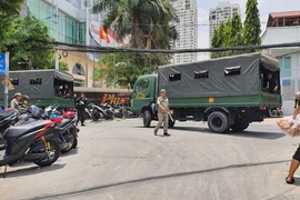 Home Credit bị cảnh sát hỏi thăm, siêng tăng vốn… nợ phình to