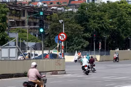 Vắng bóng CSGT là vô tư… chạy xe ngược chiều