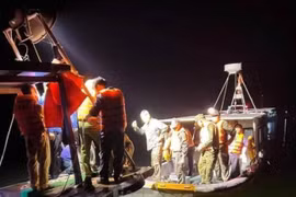 Vụ trực thăng Bell-505 rơi: Huy động hàng trăm người tìm kiếm