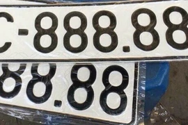 Đôi vợ chồng nhận được 4 biển số xe máy "siêu VIP" tiết lộ bất ngờ