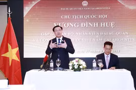 Chủ tịch Quốc hội gặp cộng đồng người Việt Nam tại Argentina 