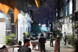 Điều tra vụ nổ ô tô, 1 phụ nữ bị thương