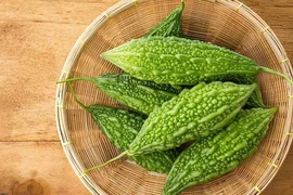 Mướp đắng ăn sống có tốt không?