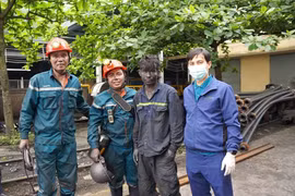 Cứu 2 công nhân mỏ than mắc kẹt trong hầm lò ở Quảng Ninh