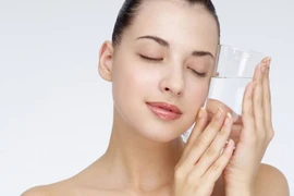 Kem dưỡng trắng da thay kem chống nắng được không? 