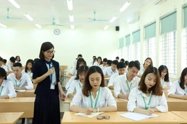 Học phí đại học năm 2023: Tăng bao nhiêu là đủ?