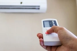 Treo khăn ẩm trong phòng điều hòa mang lại lợi ích gì?